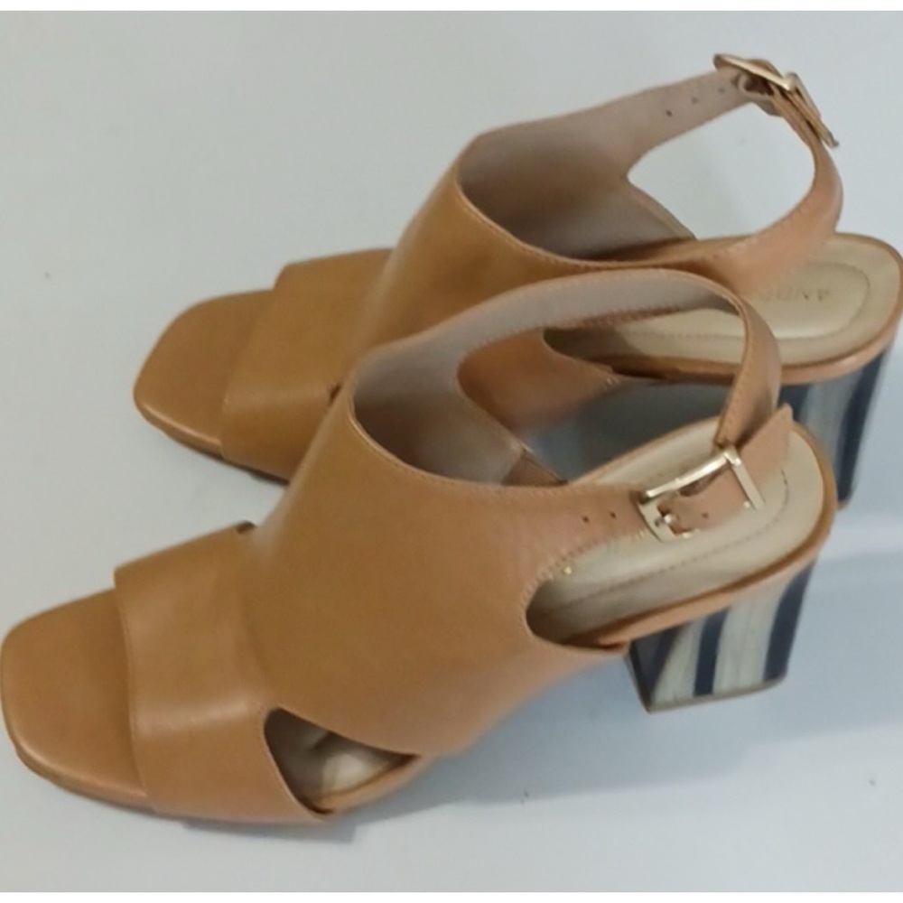 ANDREW GELLER TAN BUCKLE LEATHER STRAPS UNIQUE HEEL INCREDIBLY COMFORTABLE SZ 10